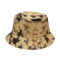 Vista detallada del sombrero de pescador tie-dye, patrón moderno para protección solar. - Color 3