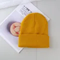 Berretto invernale in maglia gialla, cappello caldo a tinta unita per uomo e donna ogni giorno. - Taglia unica / Curcuma