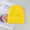 Berretto in maglia giallo solido per l'inverno, comodo cappello unisex caldo per tutti i giorni. - Taglia unica / Giallo Anatra