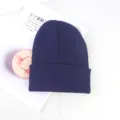 Berretto in maglia tinta unita berretto caldo invernale per uomo e donna, elegante. - Taglia unica / Blu navy