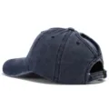 Vista dettagliata del berretto da baseball denim vintage con fibbia regolabile sul retro. - Blu navy