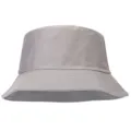 Vista dettagliata del cappello da pescatore grigio, con cuciture fini e tessuto pulito. - Taglia Unica (54-58cm) / Grigio chiaro