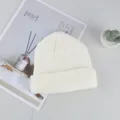 Gorro de punto cálido de invierno para hombres y mujeres, gorro casual de color sólido. - Talla única / Blanco