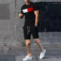 Completo estivo da uomo con t-shirt a blocchi di colore e pantaloncini casual. - Taglia M / Top e Pantaloni / Nero