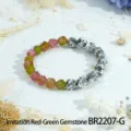 Elastische armband van gefacetteerde steen met kleurblokontwerp van imitatiesteen en metalen kralen. - Imitatie Rood-Groene Edelsteen Stiksel Stijl (BR2207-G)