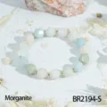 Gefacetteerde edelsteen armband met kleurrijke kralen en gouden tussenkralen elegant sieraad. - Morganiet Stijl (BR2194-S)