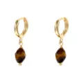 Goldfarbene Creolen mit facettierten braunen Edelstein Anhängern im Vintage-Stil Schmuck. - Tigerauge Anhänger Ohrringe / Nur Ohrringe