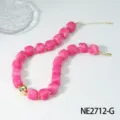 Rosa Acryl quadratische Perlenkette mit goldenen Metalldistanzen und Verschluss, Halskette. - Rosa Stil (NE2712-G)