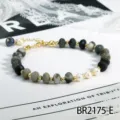 Boho edelsteen kralen armband met witte parels en gouden accenten voor dagelijks. - Zwarte Flits Stijl (BR2175-E)