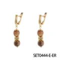 Elegantes pendientes colgantes dorados con cuentas marrones naturales y detalles de cristal. - Pendientes De Piedra De Sol Negra