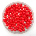 Overzicht van rode kunststof ronde kralen met gat, ideaal voor knutselprojecten en sieraden. - 6mm / Rood