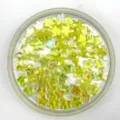 Close-up van gele AB-kleur ster acryl kralen, perfect voor DIY sieraden maken en ambachten. - Geel