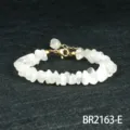 Onregelmatige witte kristal splitstenen armband met een verstelbare gouden ketting - Bergkristal Stijl (BR2163-E)