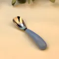Cucchiaio per neonati in acciaio inossidabile con manico blu, ideale per lo svezzamento dei bimbi. - Con Custodia / Blu