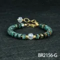 Groene edelsteen kralen armband met gouden accenten en heldere kristalen voor dames sieraden. - Geverfde Sesamsteen Stijl (BR2156-G)