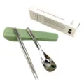 Set di posate portatile in acciaio inossidabile con custodia verde, bacchette e cucchiaio. - 19.2*4cm / verde-giallo