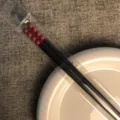 Palillos de aleacion Tanghulu cuenta roja variante negra para uso domestico y de hotel. - 23cm / Negro Rojo