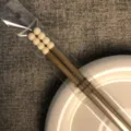 Palillos Tanghulu Caqui de Aleación Estilo Variante Para Hogar Un Par Muy Elegante - 23cm / Marrón y Blanco