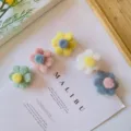 Flauschige Pluesch Blume Haarklammer Brosche Macaron Farbe suesse Accessoires Damen - Weiße Blume Brosche Haarklammer Integriert