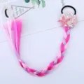 Dettaglio treccia di estensione per capelli da bambini colorata con conchiglia e stella. - Taglia 4