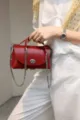 Rote Leder Umschlag Umhaengetasche mit Metallkettengurt und Drehstverschluss fuer Damen Mode - 20*8*11cm / Burgunderrot