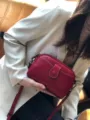 Rote Umhängetasche aus echtem Leder für Damen, stylische Leder Schultertasche mit modernem Design. - 19x14x5.5CM / Reinrot