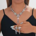 Set collana e orecchini pendenti in cristallo strass da sposa per festa di matrimonio donna. - Stile Argento (052)