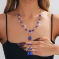 Elegante set di gioielli da sposa con collana e orecchini pendenti a goccia in strass. - Stile Blu (021)