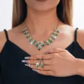 Elegante set di gioielli da sposa con collana e orecchini a goccia di strass per donne. - Stile Verde (029)