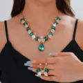 Stupendo set di collana e orecchini con strass a goccia da sposa per abito da festa donna. - Stile Verde (057)