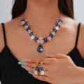 Set di gioielli collana orecchini goccia strass blu sposa vestito da festa accessori - Stile Bleu (059)