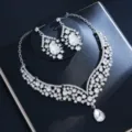 Luxus Braut Kristall Strass Schmuck Set Halskette und Ohrringe für Hochzeitsfeier Abendkleid. - d587 Silber Weiß Set