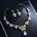 Goldfarbenes Kristall-Blatt Brautketten- und Ohrring-Set, eleganter Hochzeitspartyschmuck. - d605 Gold