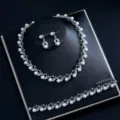 Braut Perle Zirkon Schmuck Set inklusive Halskette, Ohrringe und Armband für Hochzeit. - d374 Silber