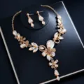 Elegantes Kristall Blumen Halskette und Ohrringe Set, perfekte Braut Party Schmuck. - d487 Champagner