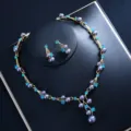 Elegantes lila Perlen blaue Strass Gold Schmuckset Halskette Ohrringe für Hochzeitsfeier. - Blaues Strass Künstliche Graue Perlen Set / 14.0