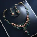Luxus Braut Schmuck Set mit rosa Perlen und grünen Kristallen für Hochzeit und Partys. - Set mit grünen Strasssteinen und goldenen Kunstperlen