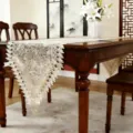 Camino de mesa de encaje bordado con diseño floral elegante para decoración de comedor. - 40x90cm