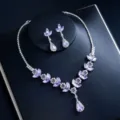Elegantes lila Zirkonia Braut Schmuckset mit Halskette Ohrringe fuer Hochzeit Abendkleid. - Violettes Dreiblättriges Set