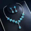 Atemberaubendes hellblaues Strass Braut Schmuckset Halskette Ohrringe Hochzeit. - Blaues Dreiblättriges Set