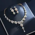 Elegantes goldfarbenes Perlen Strass Halskette und Ohrringe Set fuer Hochzeit Abendkleid. - Gold Gemischte Größe Künstliche Perle Strass Set