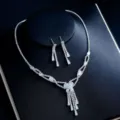 Elegantes Strass Braut Halskette und Ohrringe Set für Hochzeit Party Abendkleid Schmuck - Silbernes Tassel-Set mit vier Steinen