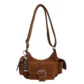 Élégant sac à bandoulière marron pour femme, sac à main tendance avec poches et charm métal. - Marron Avec Pendentif