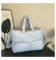 Casual μονόχρωμη τσάντα tote με επένδυση για γυναίκες, μεγάλη καπιτονέ τσάντα ώμου. - Μπλε