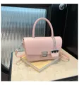 Kompso roz tsanta omou gia gynaikes, chic cross-body tsanta me metaliko loquetou. - Ροζ