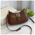 Borsa a tracolla ascellare in pelle PU marrone, design con fibbia retrò borsa hobo chic. - Marrone
