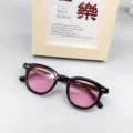 Kinderen vintage zonnebril met zwart montuur en roze doorzichtige lenzen voor buiten. - Zwart Montuur Roze Glazen