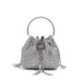 Detalle del bolso tipo saco con diamantes de imitación, cristales brillantes y asa metálica. - Gris Plata