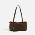 Bolso de hombro marrón de piel flocada para mujer, elegante bolso de axila con bonito colgante. - Marrón Oscuro
