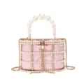 Bolso de noche rosa de satén con asa de perla y jaula de estrás, elegante variante de metal. - Cuadros Rosa